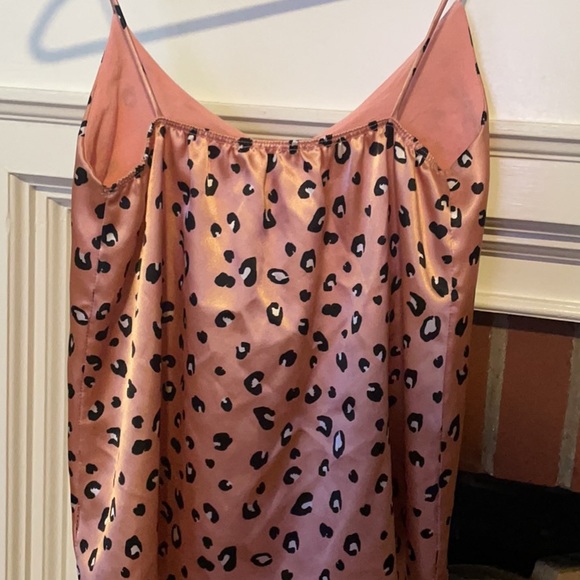 Like new silk animal print boutique top - Picture 2 of 2